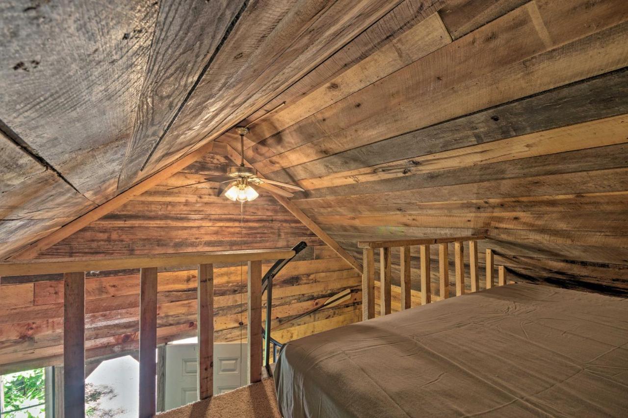 Creekside Cabin With Deck In Pisgah Forest! Barnardsville Exterior photo